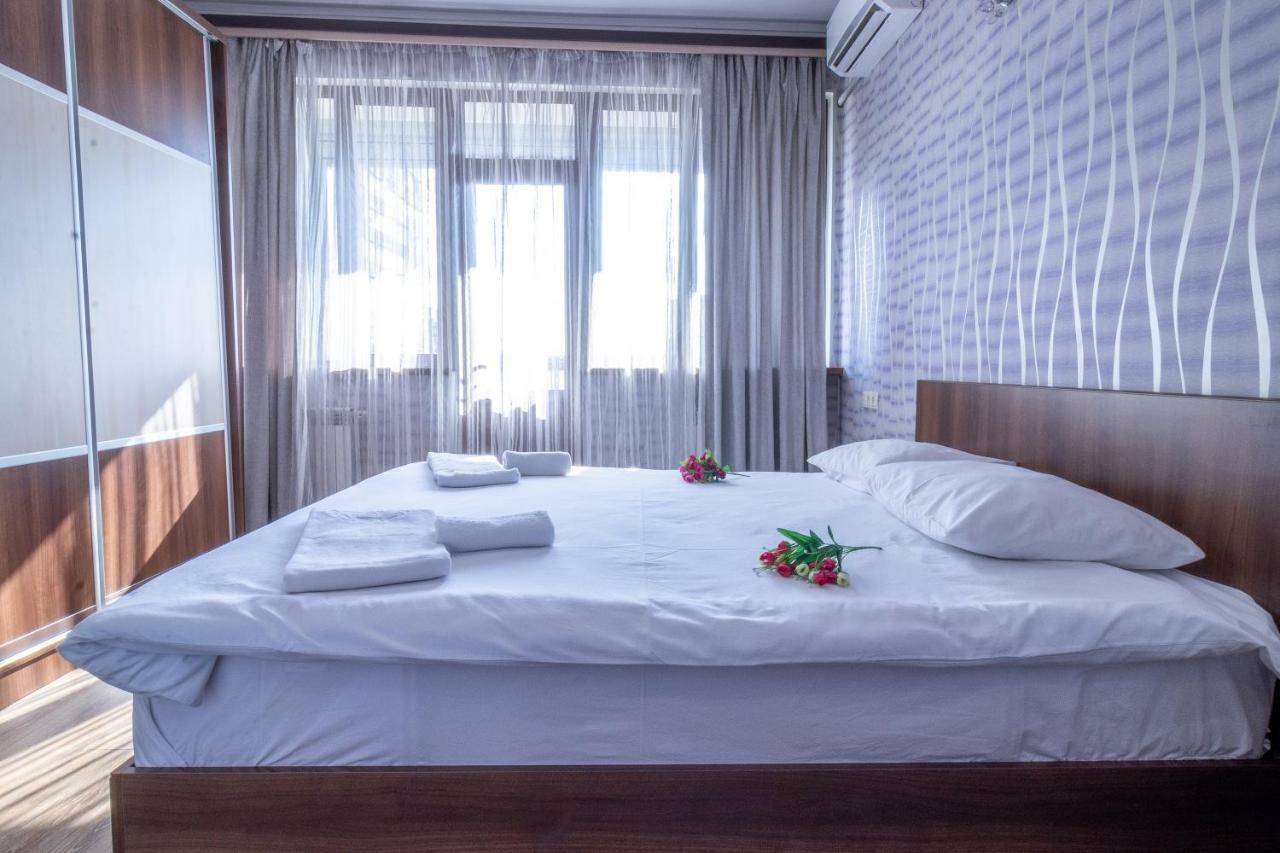 Stay Inn Apartments On 33 Sayat-Nova Avenue เยเรวาน ภายนอก รูปภาพ