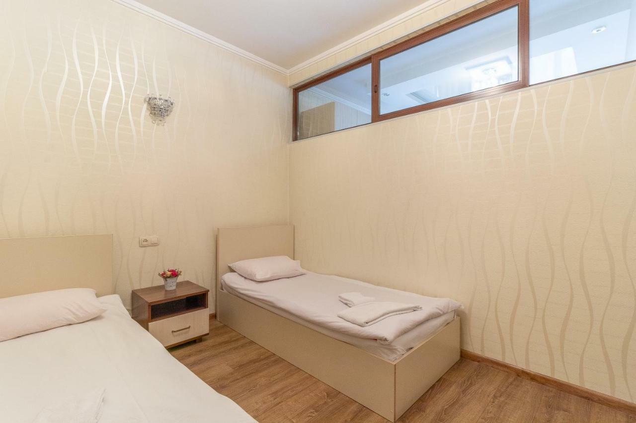 Stay Inn Apartments On 33 Sayat-Nova Avenue เยเรวาน ภายนอก รูปภาพ