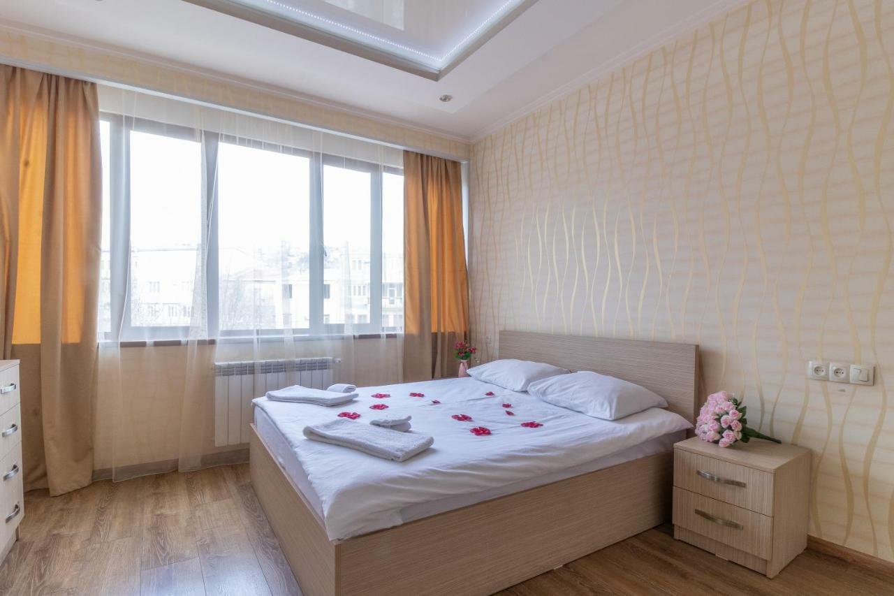 Stay Inn Apartments On 33 Sayat-Nova Avenue เยเรวาน ภายนอก รูปภาพ