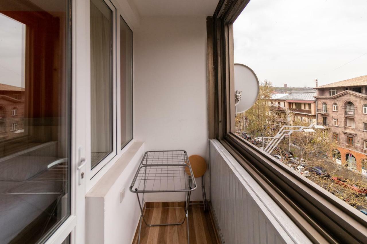 Stay Inn Apartments On 33 Sayat-Nova Avenue เยเรวาน ภายนอก รูปภาพ