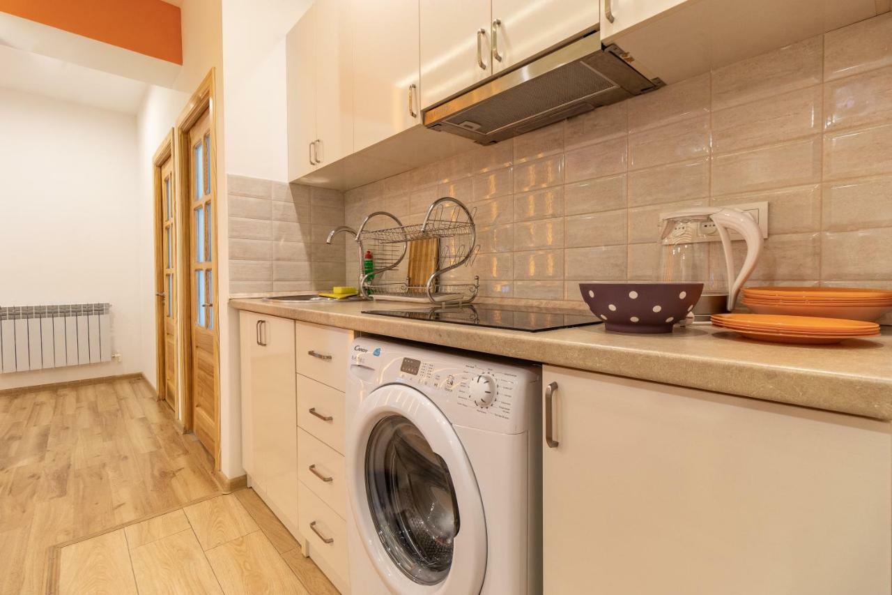 Stay Inn Apartments On 33 Sayat-Nova Avenue เยเรวาน ภายนอก รูปภาพ